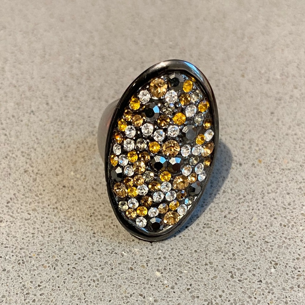 Multicolored crystal ring